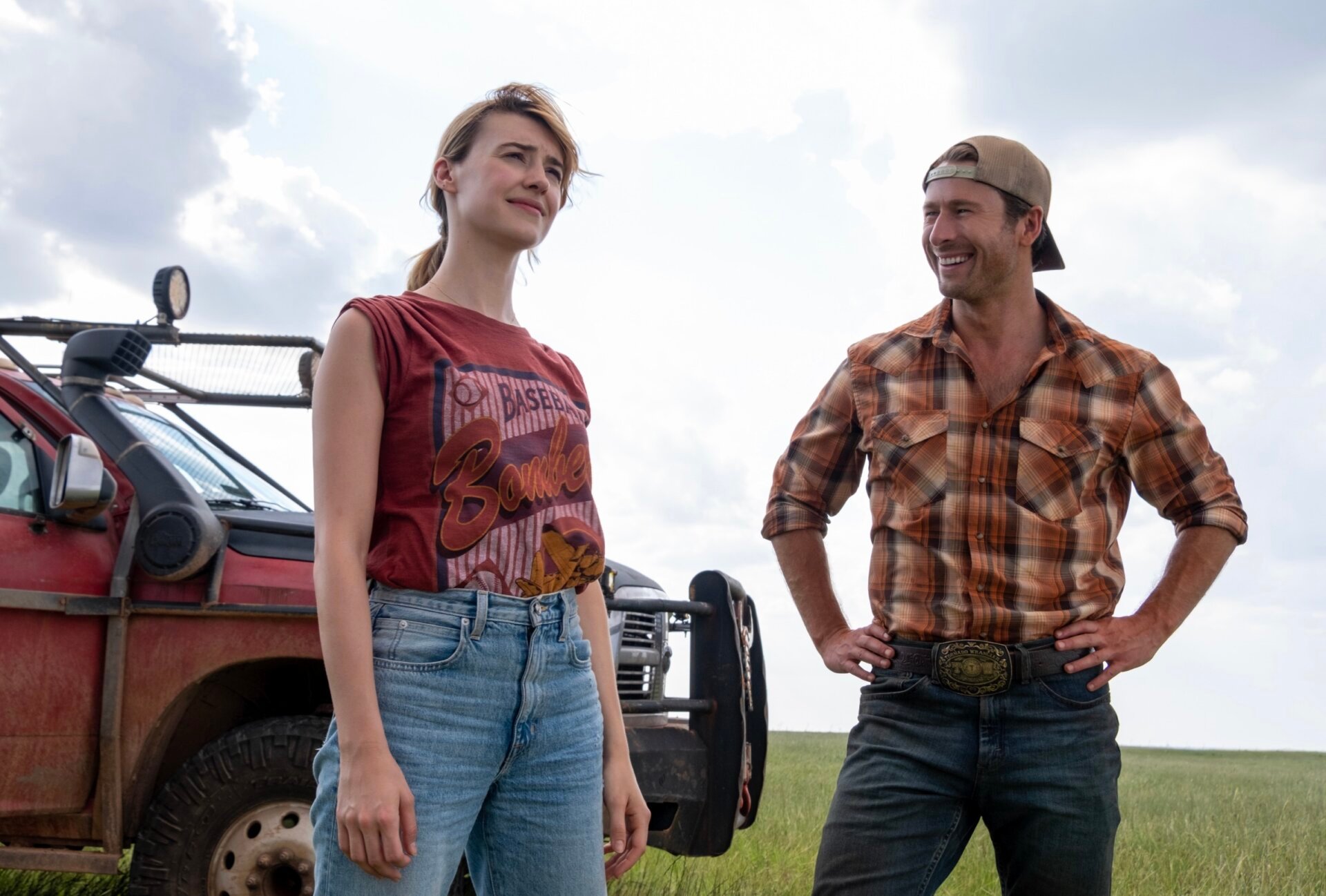 Daisy Edgar-Jones and Glen Powell in Twisters